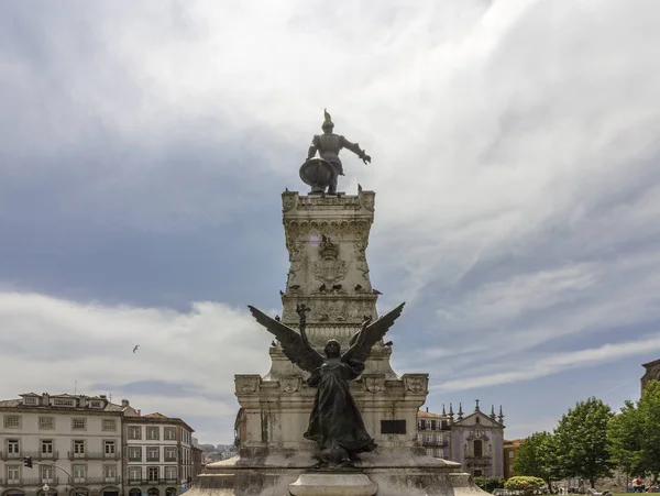 Socha Prince Henryho navigátor pomník na náměstí Infante Dom Henrique, Porto — Stock fotografie