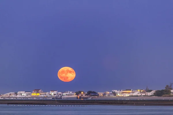 Moonrise Seascape at Ria Forfa connecwollands, Algarve . — стоковое фото