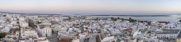 Olhao 的日落空中景观, 阿尔加维渔村的古街区景观及其传统的立体建筑 — 图库照片