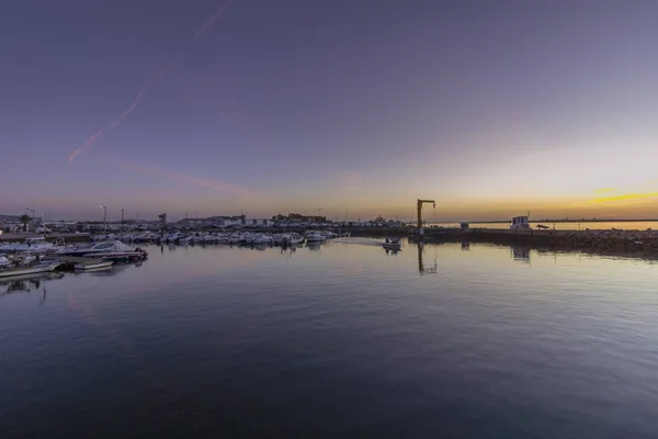 Vista dell'alba di Olhao Marina ricreativa, lungomare al parco naturale di Ria Formosa. Algarve . — Foto Stock