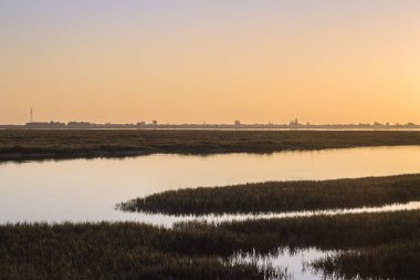 Ria Formosa sulak, Algarve günbatımı deniz manzarası rezerv, Güney Portekiz