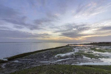 Olhao tuz bataklığı giriş Waterfront Ria Formosa Doğal Park günbatımı deniz manzarası