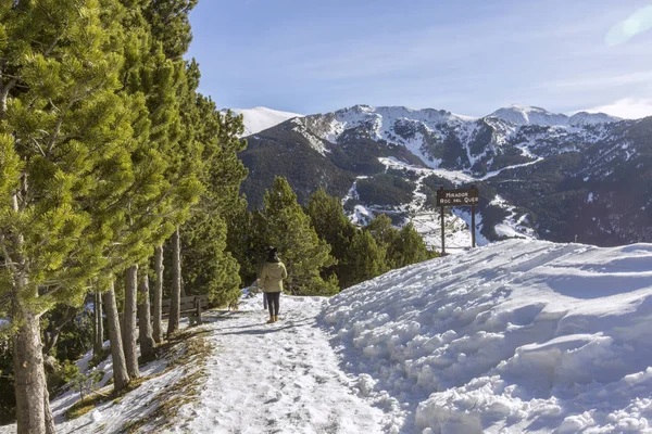 Roc Del Quer sightseeing trekking trail. Andorra. — Stockfoto