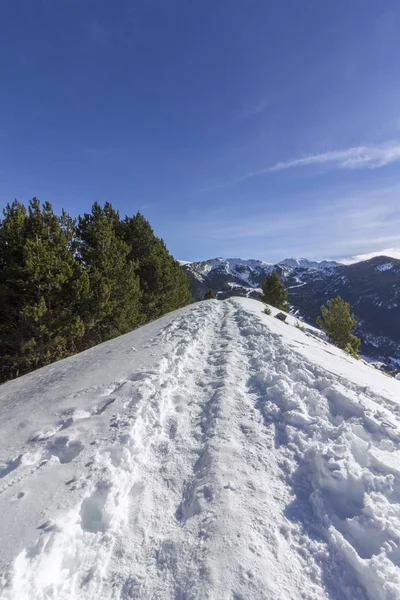 Roc Del Quer sightseeing trekking parcours. Andorra. — Stockfoto