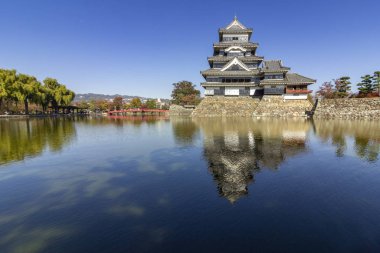 Matsumoto kalesi, Japonya 'nın ulusal hazinesi ve Japonya' da kalan en eski Donjon kalesi. İnşaat 1592 'de başladı ve Crow Castle, Japonya olarak da bilinir..