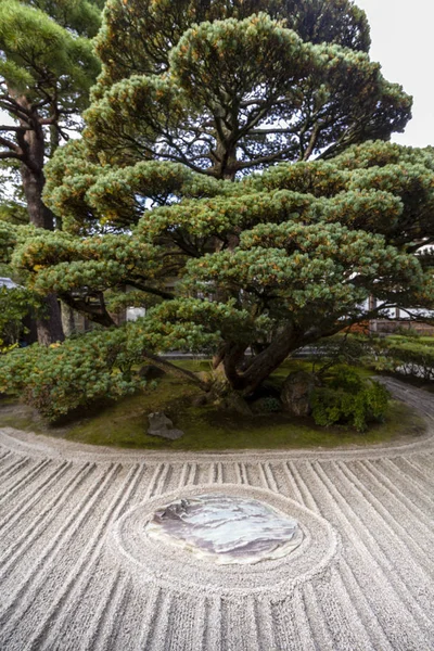 Ginkakuji temple of the Silver Pavilion, Japanese dry sand and gravel zen garden during autumn season in Kyoto, Japan. — Stock Photo, Image