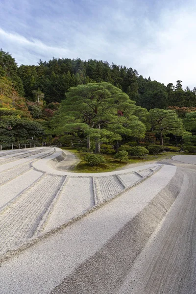 Ginkakuji temple of the Silver Pavilion, Japanese dry sand and gravel zen garden during autumn season in Kyoto, Japan. — Stock Photo, Image