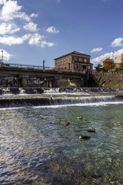 Takayama 'daki Miyagawa Nehri, Gifu Bölgesi' nin kuzey dağlık Hida bölgesinde Japon Alpleri 'nin merkezinde yer alan bir şehir.. 