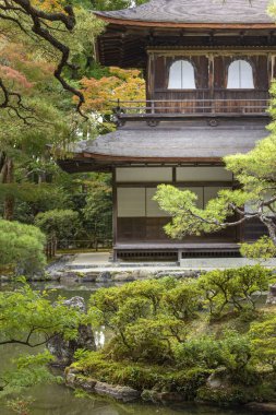 Ginkakuji Tapınağı, Japonya 'nın Kyoto şehrinde sonbahar mevsimi boyunca kuru kum ve çakıl bahçesi..