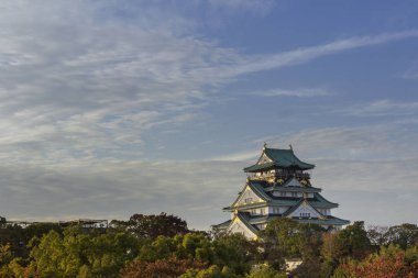 1583 yılında inşa edilen Japonya 'nın en ünlü simgelerinden biri olan Osaka Kalesi, Japonya' nın birleşmesinde önemli bir rol oynadı.