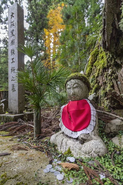Jizo-Statue auf dem alten Friedhof von Okunoin, koyasan, japan. — Stockfoto
