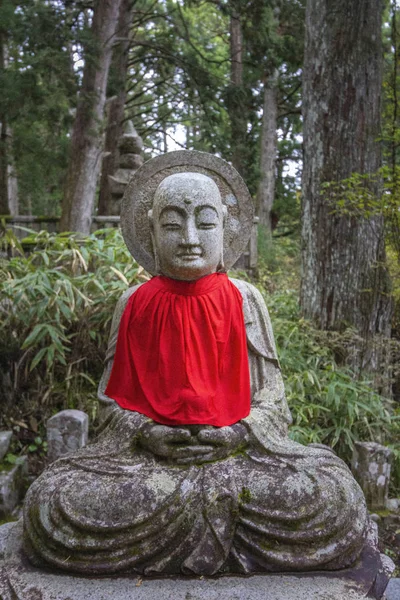 Estátua de Jizo no antigo cemitério de Okunoin, Koyasan, Japão . — Fotografia de Stock