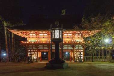 Danjo Garan geceleri Japonya 'nın Koya Dağı' nın göbeğindeki iki kutsal noktadan biridir..