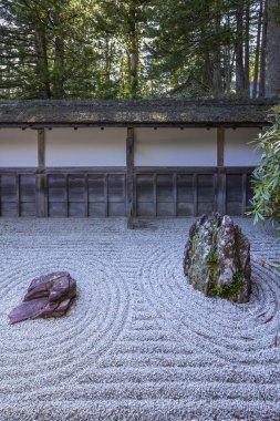 Kongobu-ji, Koyasan Shingon Budizmi 'nin baş tapınağı ve Koya Dağı' ndaki Japonya 'nın en büyük kaya bahçesi..
