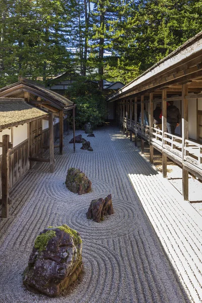 Kongobu-ji, det kyrkliga huvudtemplet i Koyasan Shingon-buddhismen och Japans största bergsträdgård, belägen på berget Koya. — Stockfoto