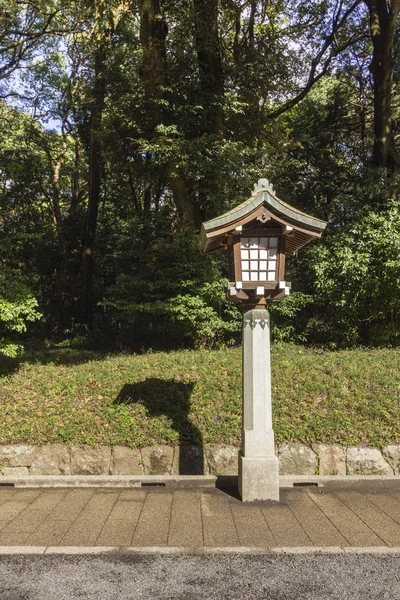 Japanese traditional lantern at Meiji Jingu, shinto shrine in Yoyogi park, located at Shibuya City, Tokyo. — Stock Photo, Image