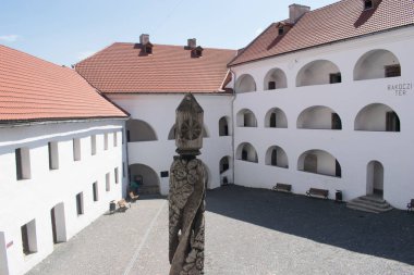 Terk edilmiş bir şatoda avlu, Transcarpathia, Ukrayna