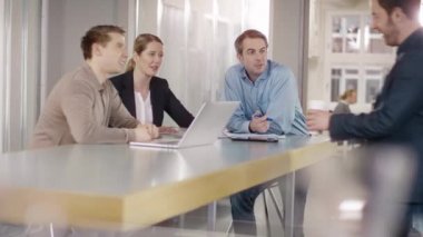 İş grubu var ciddi bir konuşma