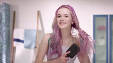 Gününde başladı önce bir kürek fırça kullanarak ergenlik genç kız