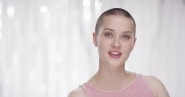 Dilini güçlü cesur kadın portresi