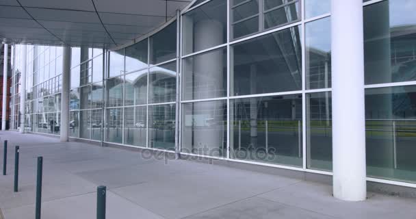 Vista cercana de Hamburgo Messe, Cargo bike drives by, Alemania — Vídeo de stock