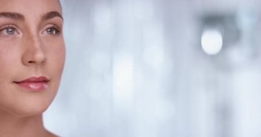 ateş çarpıcı bir esmer kadının izleme