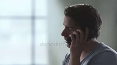 Üzgün depresif adam arıyor yakın çekim