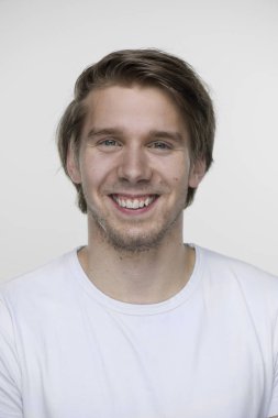 Portre yakışıklı adam