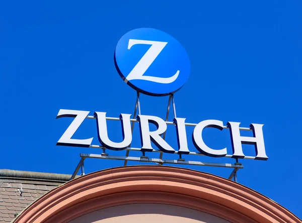 Zurich Insurance Group promocji na szczycie budynku w Bazylei — Zdjęcie stockowe