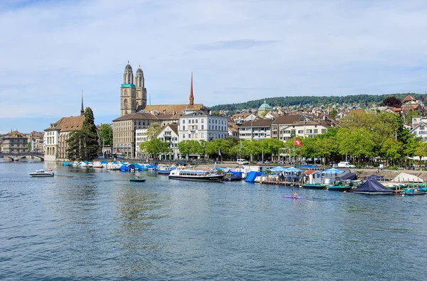 Rio Limmat na cidade de Zurique — Fotografia de Stock
