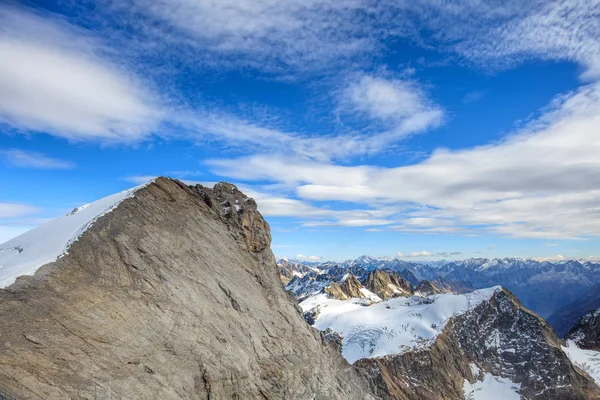 Alperna, utsikten från berget Titlis i Schweiz — Stockfoto