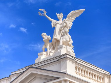 Zurih Opera Evi binasının üst kısmı
