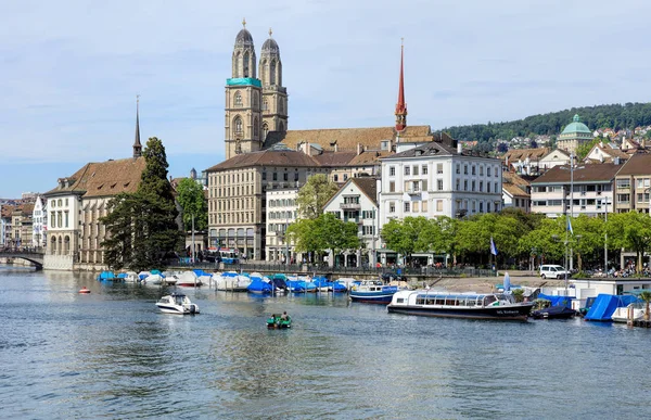 Fiume Limmat nella città di Zurigo, Svizzera — Foto Stock