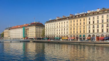 Cenevre Rhone Nehri boyunca binalar
