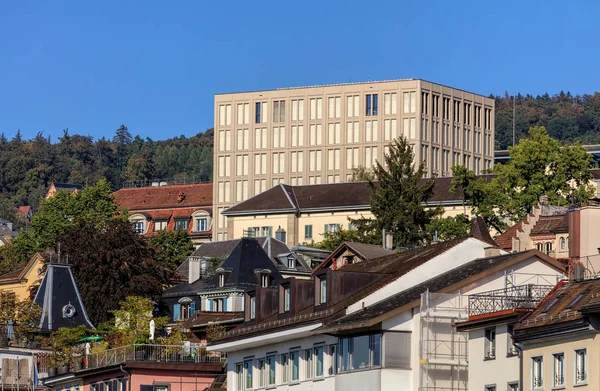 Paesaggio urbano di Zurigo - vista dal parco Lindenhof — Foto Stock