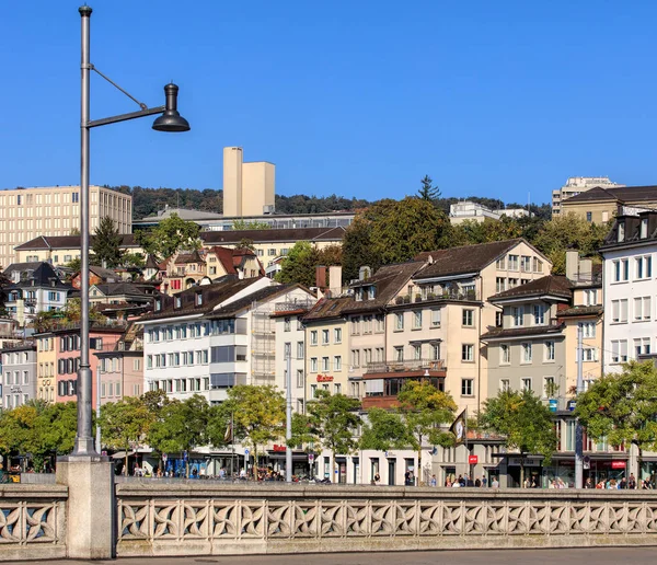 Zurich miasto miejski - widok na miasto od mostu Rudolf Brun — Zdjęcie stockowe