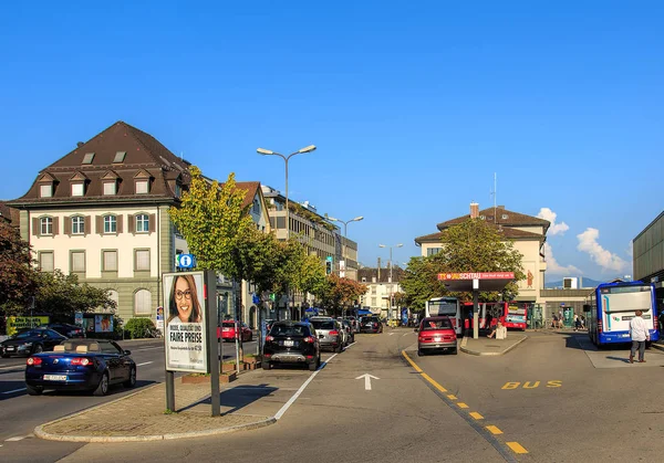 Piazza Bahnhofplatz nella città di Rapperswil — Foto Stock