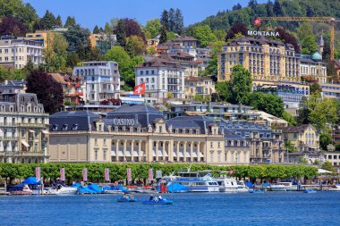Lucerne şehir içinde Dört kanton Gölü boyunca binalar