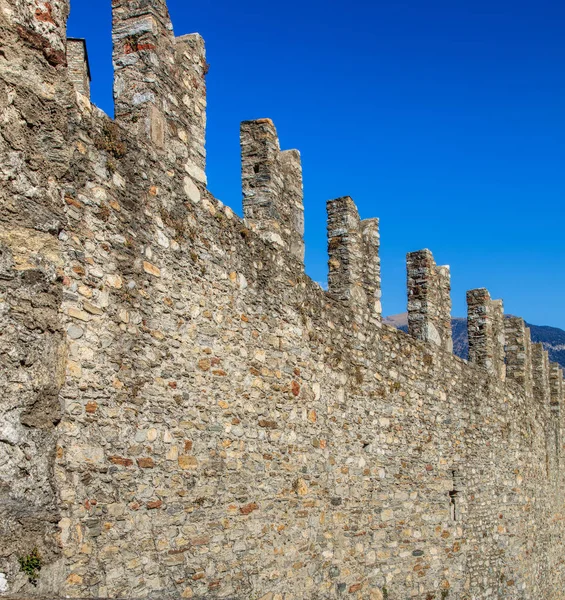 Стена крепости Кастельгранде в Беллинцоне — стоковое фото