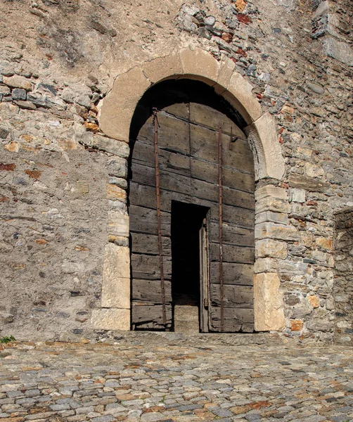 Wooden gate inside Castelgrande fortress in Bellinzona — Stock Photo, Image