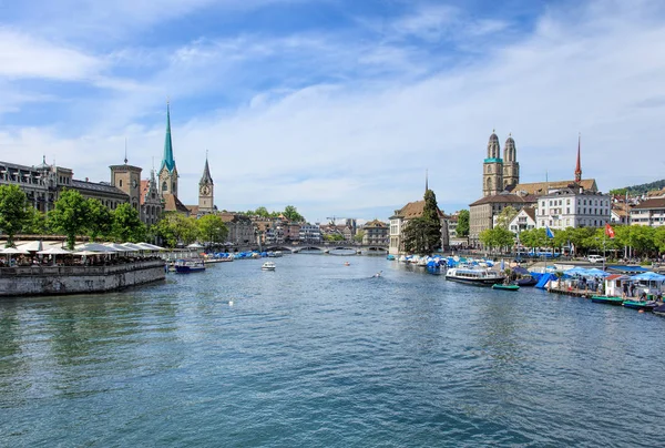 Zobacz wzdłuż rzeki Limmat w Zurychu, Szwajcaria — Zdjęcie stockowe