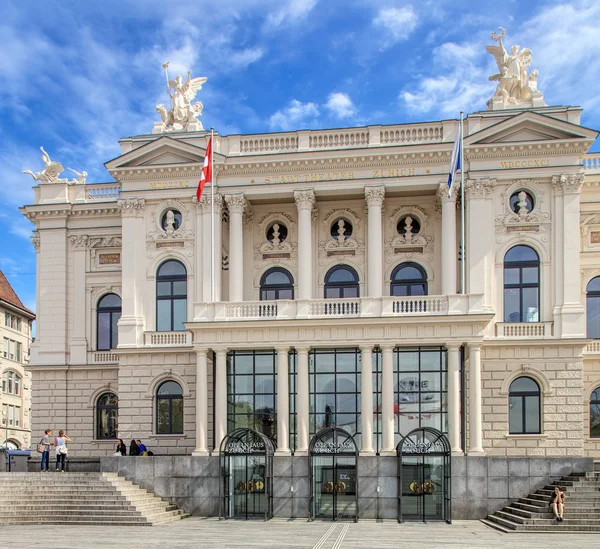 Fassade des Zürcher Opernhauses — Stockfoto
