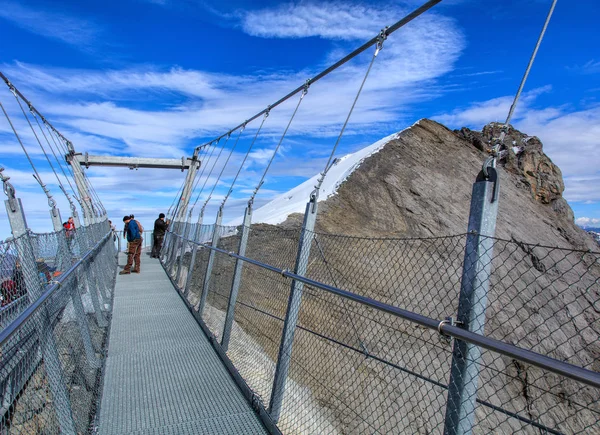 Titlis Cliff yürümek asma köprü İsviçre