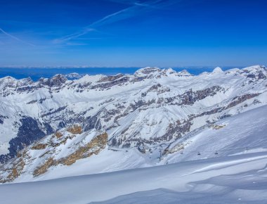 Mt. Titlis İsviçre'den kışın görüntülemek