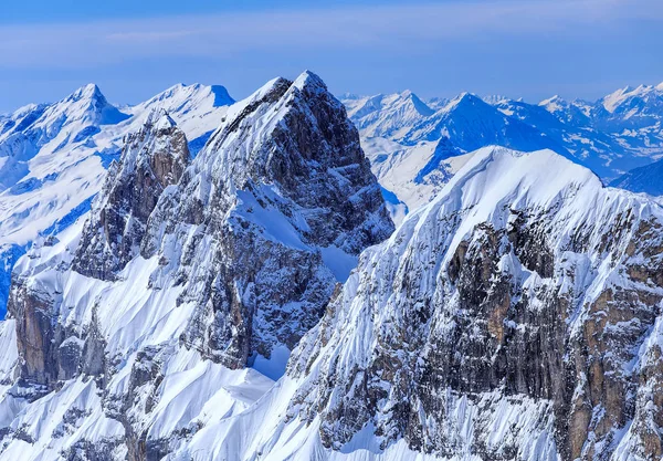 Mt. Reissend Nollen, uitzicht vanaf Mt. Titlis — Stockfoto