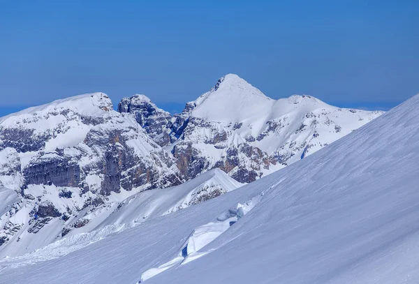 Vista de invierno desde Mt. Titlis en Suiza — Foto de Stock