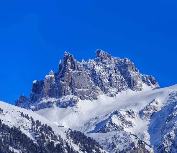 MT. brutto Spannort i Schweiz i vinter — Stockfoto