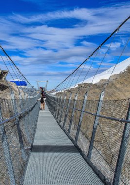 Titlis Cliff yürümek asma köprü