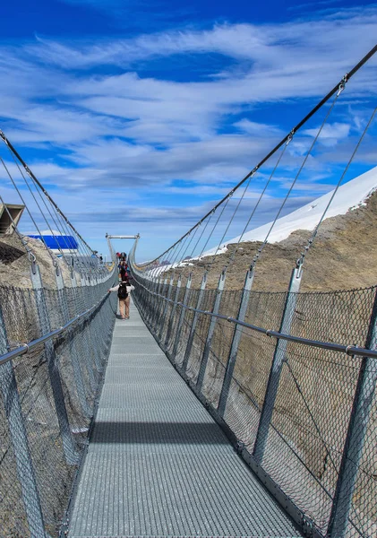 Titlis Cliff yürümek asma köprü