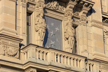 Credit Suisse cephe parçası Merkez bina